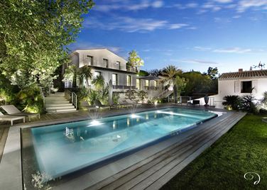 Selling luxury villa in St Tropez